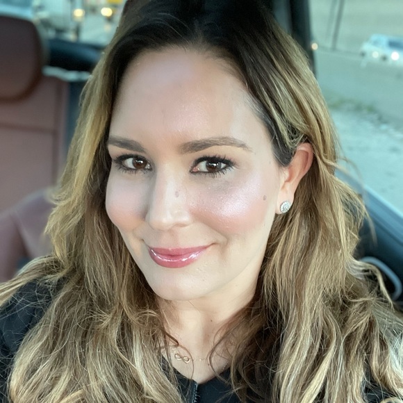 Meet your Posher, Lisa - Picture 1 of 1